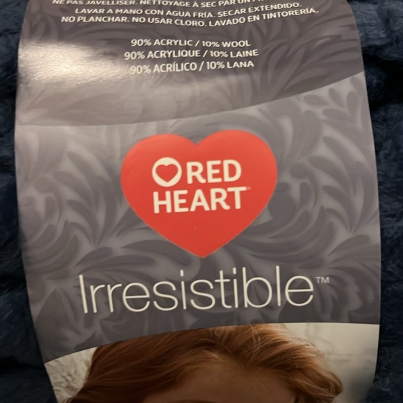 Red Heart chunky yarn, brand new - Picture 2 of 3